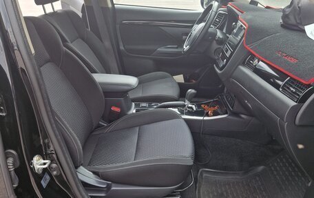 Mitsubishi Outlander III рестайлинг 3, 2019 год, 2 150 000 рублей, 15 фотография