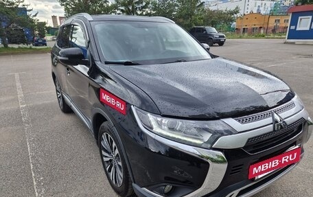 Mitsubishi Outlander III рестайлинг 3, 2019 год, 2 150 000 рублей, 13 фотография