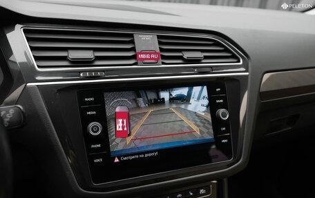 Volkswagen Tiguan II, 2018 год, 2 080 000 рублей, 19 фотография