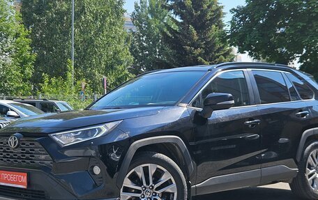Toyota RAV4, 2021 год, 2 999 000 рублей, 3 фотография