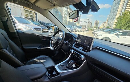 Toyota RAV4, 2021 год, 2 999 000 рублей, 9 фотография