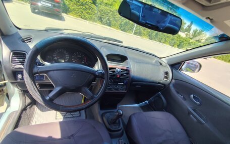 Mitsubishi Carisma I, 2002 год, 250 000 рублей, 26 фотография