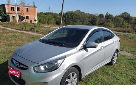 Hyundai Solaris II рестайлинг, 2012 год, 850 000 рублей, 4 фотография