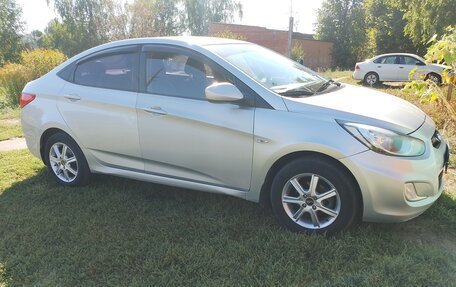 Hyundai Solaris II рестайлинг, 2012 год, 850 000 рублей, 7 фотография
