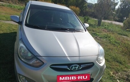 Hyundai Solaris II рестайлинг, 2012 год, 850 000 рублей, 6 фотография