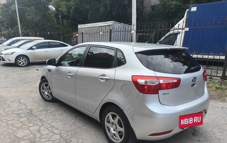 KIA Rio III рестайлинг, 2013 год, 1 000 000 рублей, 5 фотография