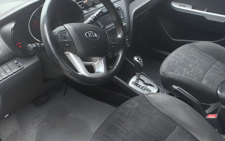 KIA Rio III рестайлинг, 2013 год, 1 000 000 рублей, 12 фотография