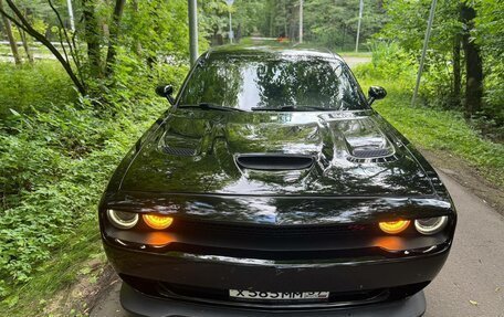 Dodge Challenger III рестайлинг 2, 2020 год, 3 900 000 рублей, 8 фотография