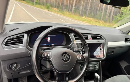 Volkswagen Tiguan II, 2018 год, 2 830 000 рублей, 8 фотография