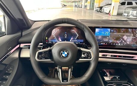 BMW 5 серия, 2024 год, 6 880 000 рублей, 13 фотография