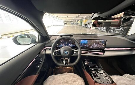 BMW 5 серия, 2024 год, 6 880 000 рублей, 12 фотография
