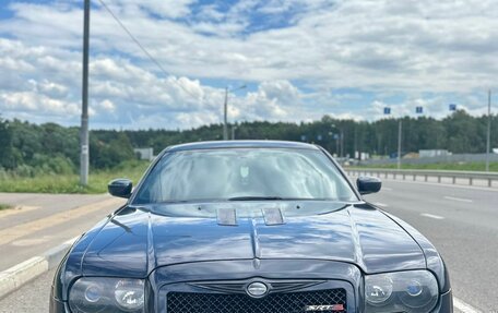Chrysler 300C II, 2006 год, 2 000 000 рублей, 9 фотография