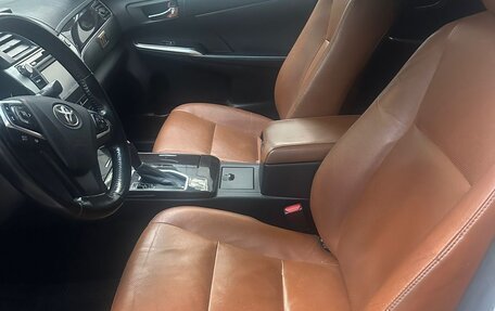 Toyota Camry, 2017 год, 1 590 000 рублей, 4 фотография