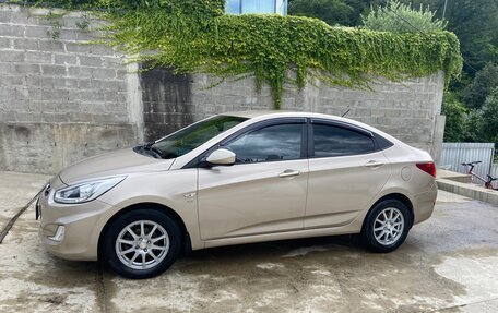 Hyundai Solaris II рестайлинг, 2013 год, 850 000 рублей, 2 фотография