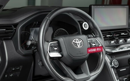 Toyota Land Cruiser, 2022 год, 13 200 000 рублей, 2 фотография