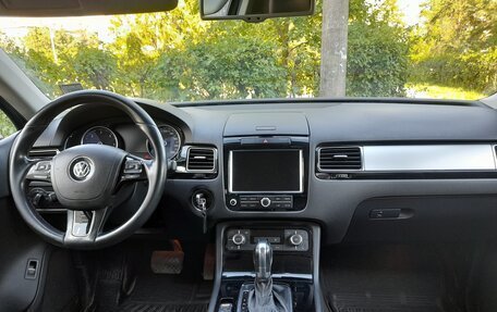 Volkswagen Touareg III, 2011 год, 1 890 000 рублей, 4 фотография
