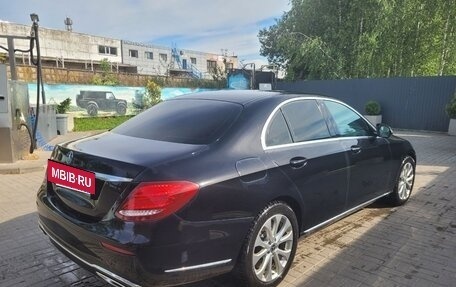 Mercedes-Benz E-Класс, 2018 год, 3 950 000 рублей, 4 фотография