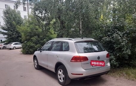 Volkswagen Touareg III, 2011 год, 1 890 000 рублей, 2 фотография