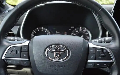 Toyota Highlander, 2022 год, 3 556 000 рублей, 8 фотография