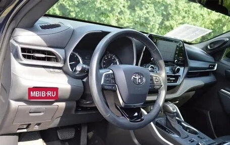 Toyota Highlander, 2022 год, 3 556 000 рублей, 6 фотография