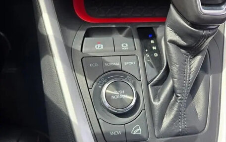 Toyota RAV4, 2023 год, 3 100 000 рублей, 6 фотография