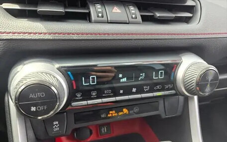 Toyota RAV4, 2023 год, 3 100 000 рублей, 12 фотография