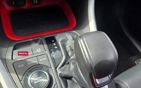 Toyota RAV4, 2023 год, 3 100 000 рублей, 8 фотография