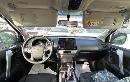 Toyota Land Cruiser Prado 150 рестайлинг 2, 2022 год, 6 800 000 рублей, 7 фотография