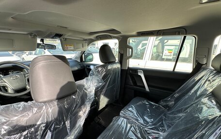 Toyota Land Cruiser Prado 150 рестайлинг 2, 2022 год, 6 800 000 рублей, 8 фотография