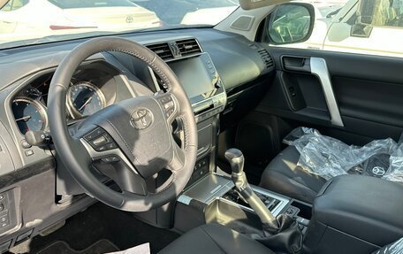 Toyota Land Cruiser Prado 150 рестайлинг 2, 2022 год, 6 800 000 рублей, 6 фотография