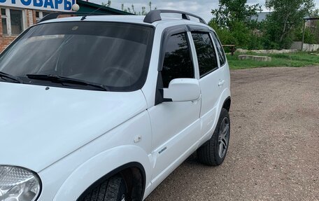 Chevrolet Niva I рестайлинг, 2011 год, 590 000 рублей, 3 фотография