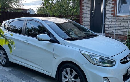 Hyundai Solaris II рестайлинг, 2013 год, 950 000 рублей, 5 фотография