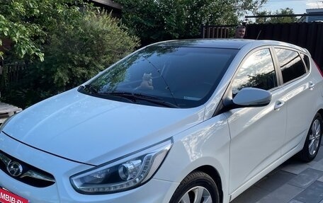 Hyundai Solaris II рестайлинг, 2013 год, 950 000 рублей, 3 фотография