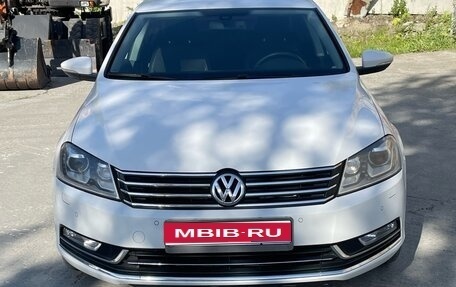 Volkswagen Passat B7, 2013 год, 2 100 000 рублей, 1 фотография