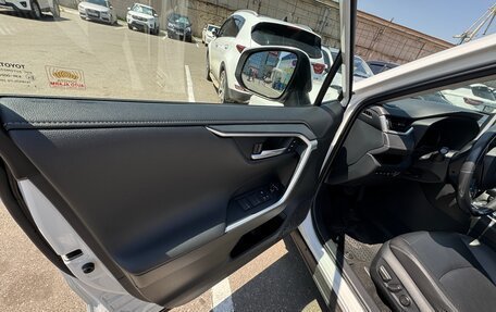 Toyota RAV4, 2020 год, 3 300 000 рублей, 9 фотография