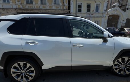 Toyota RAV4, 2020 год, 3 300 000 рублей, 6 фотография