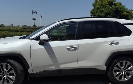 Toyota RAV4, 2020 год, 3 300 000 рублей, 3 фотография