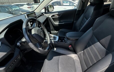 Toyota RAV4, 2020 год, 3 300 000 рублей, 10 фотография