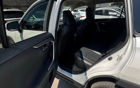 Toyota RAV4, 2020 год, 3 300 000 рублей, 12 фотография
