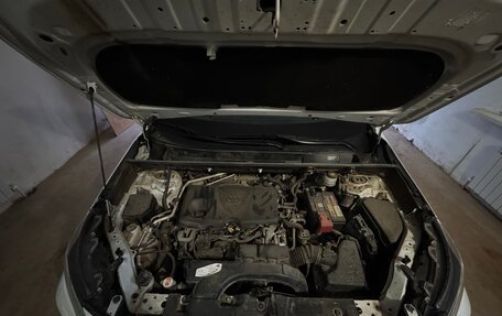 Toyota RAV4, 2020 год, 3 300 000 рублей, 24 фотография