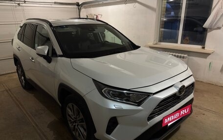 Toyota RAV4, 2020 год, 3 300 000 рублей, 27 фотография