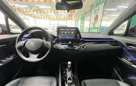 Toyota C-HR I рестайлинг, 2022 год, 1 760 999 рублей, 9 фотография