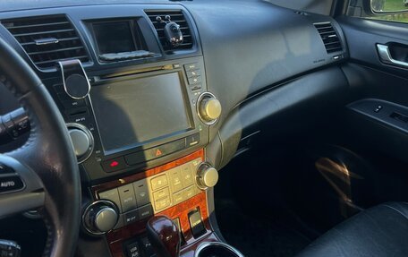 Toyota Highlander III, 2012 год, 2 040 000 рублей, 5 фотография