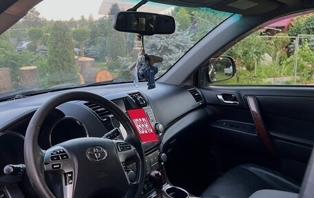 Toyota Highlander III, 2012 год, 2 040 000 рублей, 4 фотография