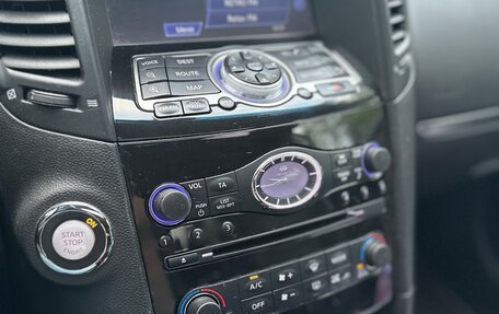 Infiniti QX70, 2015 год, 2 100 000 рублей, 10 фотография