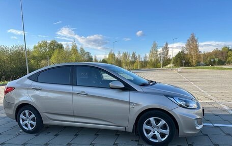 Hyundai Solaris II рестайлинг, 2013 год, 800 000 рублей, 2 фотография