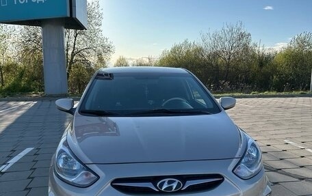 Hyundai Solaris II рестайлинг, 2013 год, 800 000 рублей, 11 фотография