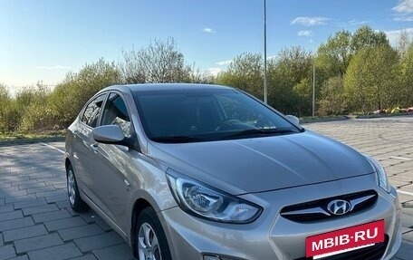 Hyundai Solaris II рестайлинг, 2013 год, 800 000 рублей, 8 фотография