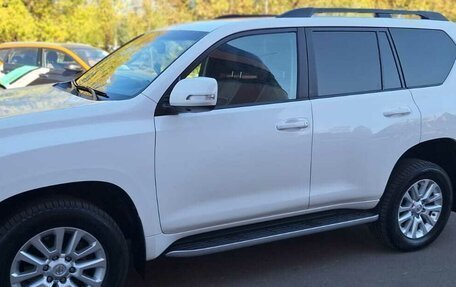 Toyota Land Cruiser Prado 150 рестайлинг 2, 2016 год, 3 200 000 рублей, 6 фотография