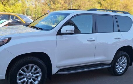 Toyota Land Cruiser Prado 150 рестайлинг 2, 2016 год, 3 200 000 рублей, 13 фотография